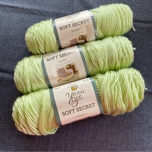 Yarn Bee Soft Secret Yarn Lot 3155 Keylime